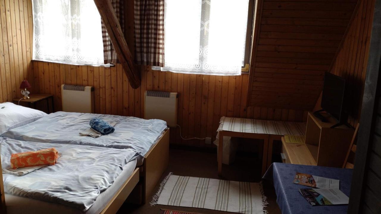 Penzion Encian Mýto pod Ďumbierom Exteriör bild