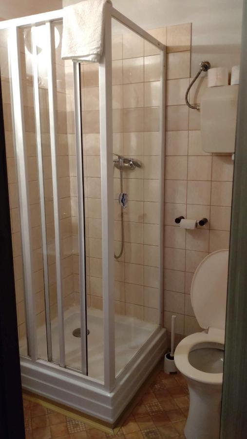 Penzion Encian Mýto pod Ďumbierom Exteriör bild